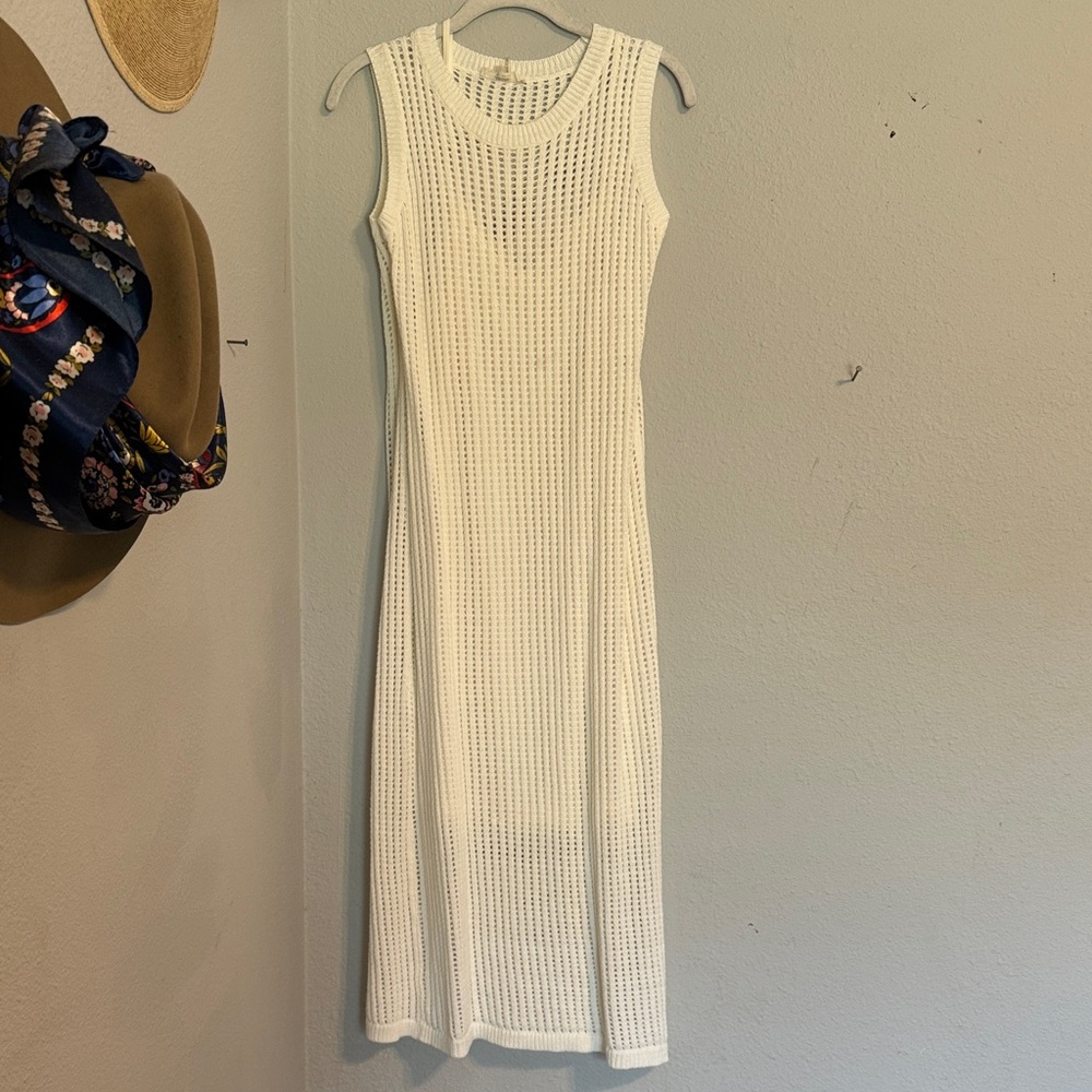 Entro White Sleeveless Midi Dress